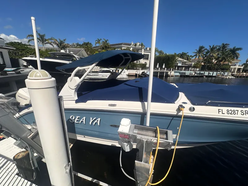 Slide: The Image of Sea Ray 290 SDX OUTBOARD 2020 - 17