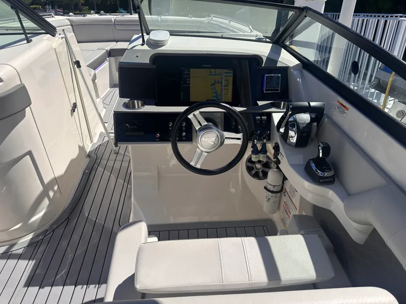 Slide: The Image of Sea Ray 290 SDX OUTBOARD 2020 - 2