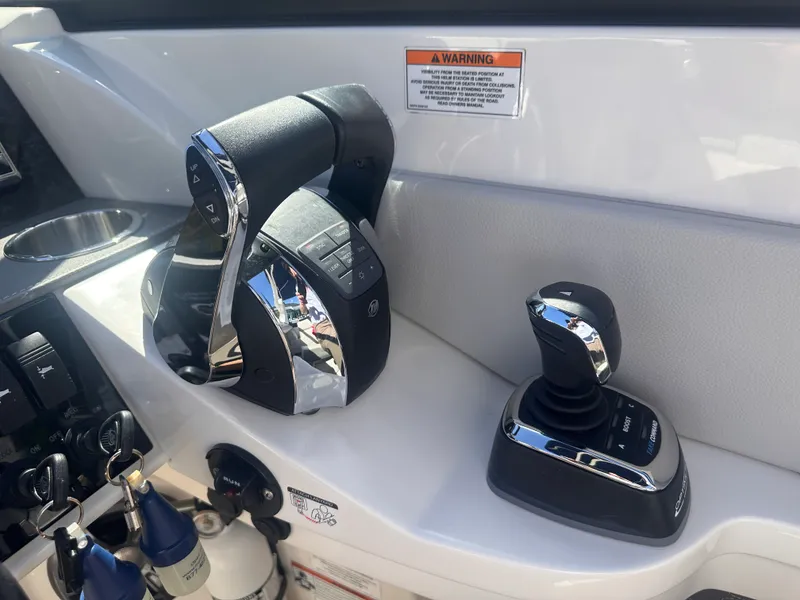 Slide: The Image of Sea Ray 290 SDX OUTBOARD 2020 - 22