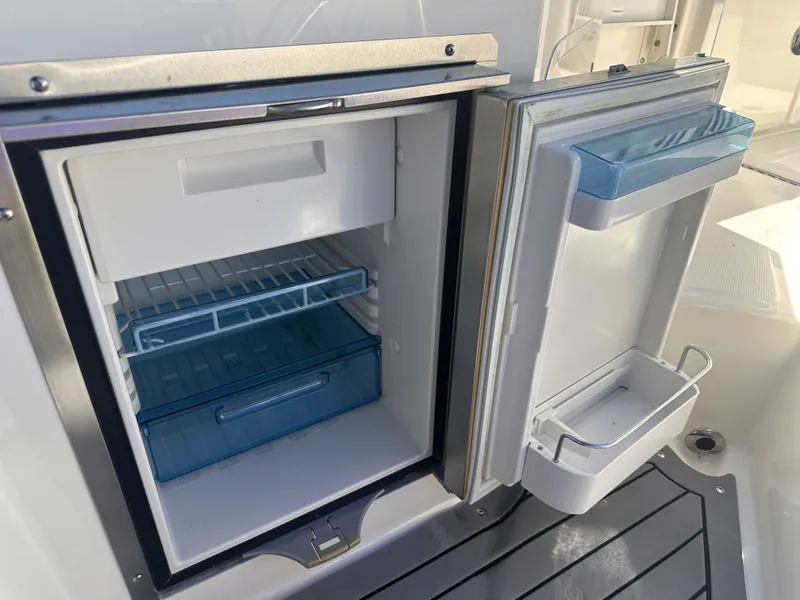 Slide: The Image of Sea Ray 290 SDX OUTBOARD 2020 - 26