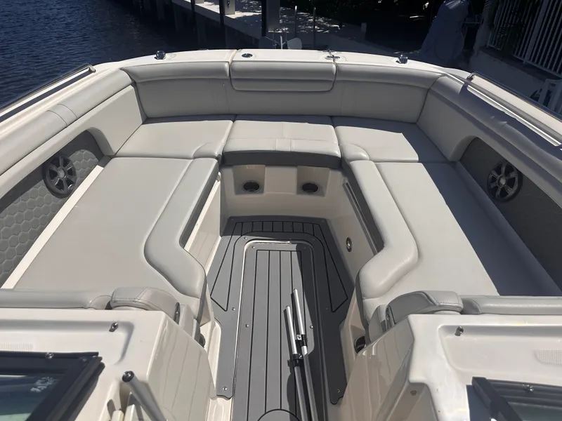 Slide: The Image of Sea Ray 290 SDX OUTBOARD 2020 - 3