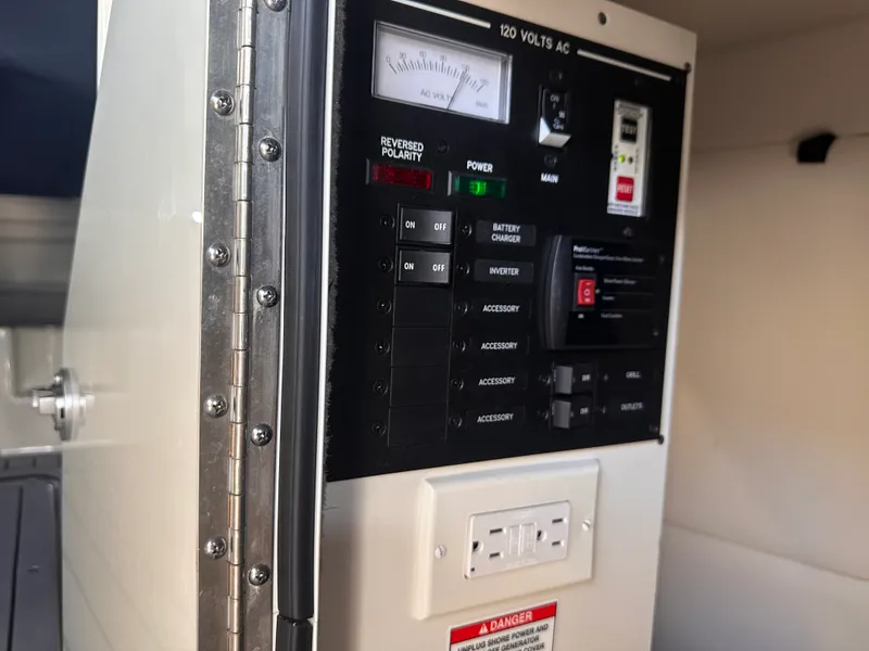 Slide: The Image of Sea Ray 290 SDX OUTBOARD 2020 - 37