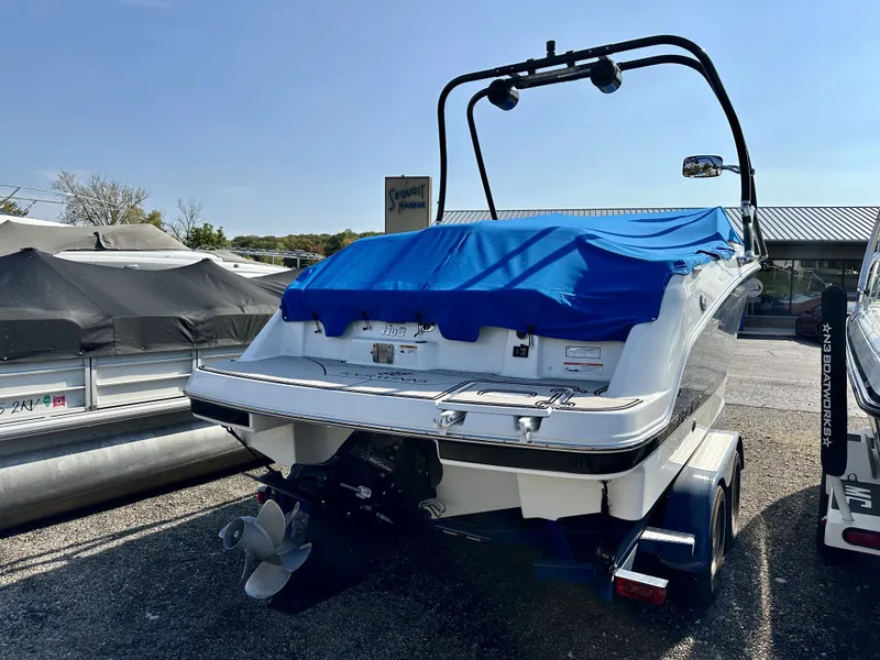 Slide: The Image of Four Winns HD3 2021 - 10