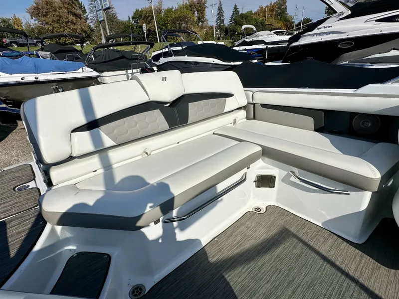 Slide: The Image of Four Winns HD3 2021 - 24