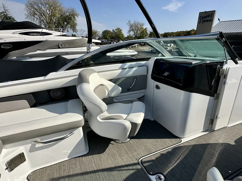 Slide: The Image of Four Winns HD3 2021 - 25