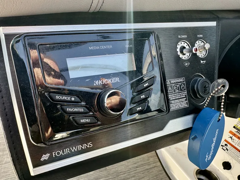 Slide: The Image of Four Winns HD3 2021 - 29