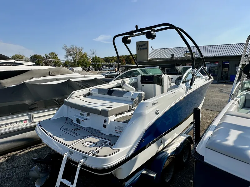 Slide: The Image of Four Winns HD3 2021 - 3