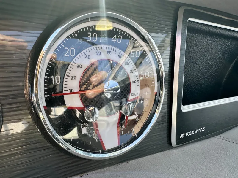 Slide: The Image of Four Winns HD3 2021 - 30