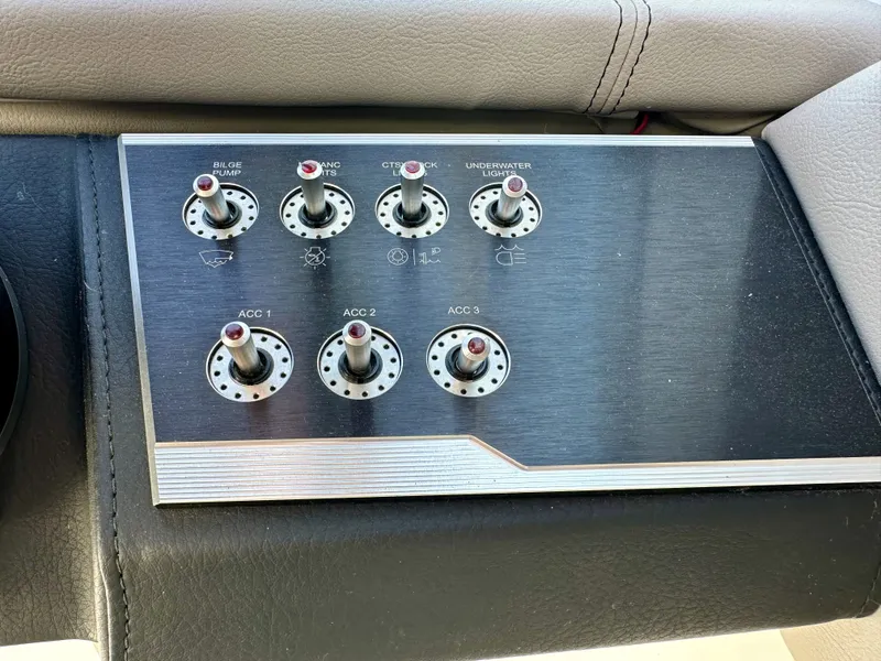 Slide: The Image of Four Winns HD3 2021 - 31