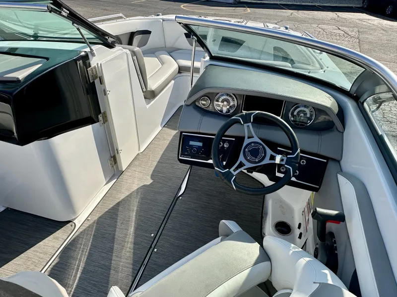 Slide: The Image of Four Winns HD3 2021 - 33