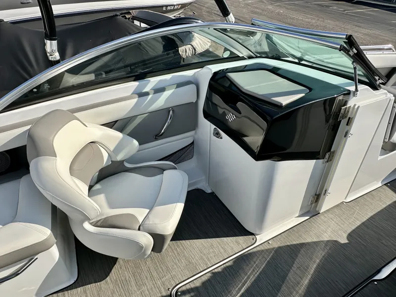 Slide: The Image of Four Winns HD3 2021 - 34