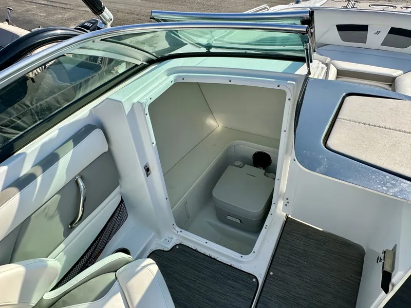 Slide: The Image of Four Winns HD3 2021 - 35