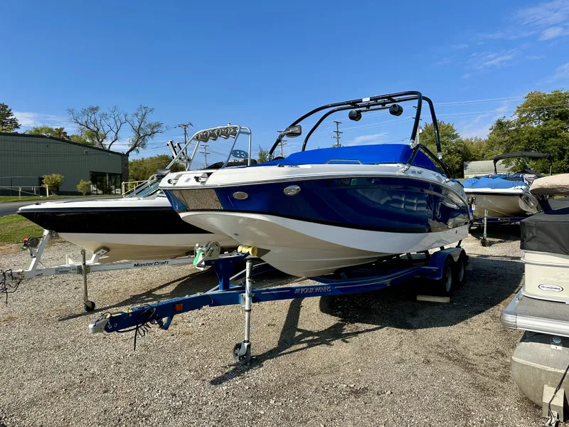 Slide: The Image of Four Winns HD3 2021 - 4