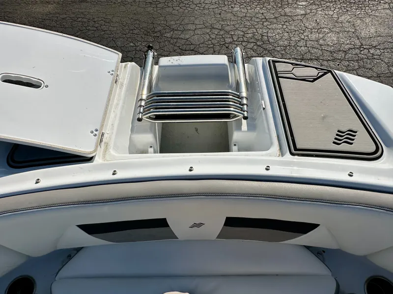 Slide: The Image of Four Winns HD3 2021 - 40