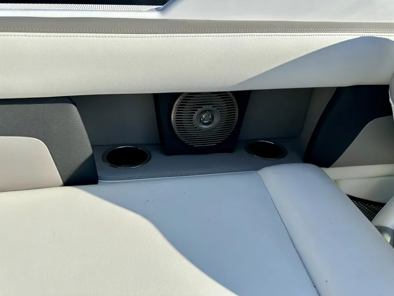 Slide: The Image of Four Winns HD3 2021 - 47