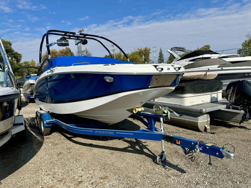 Slide: The Image of Four Winns HD3 2021 - 5