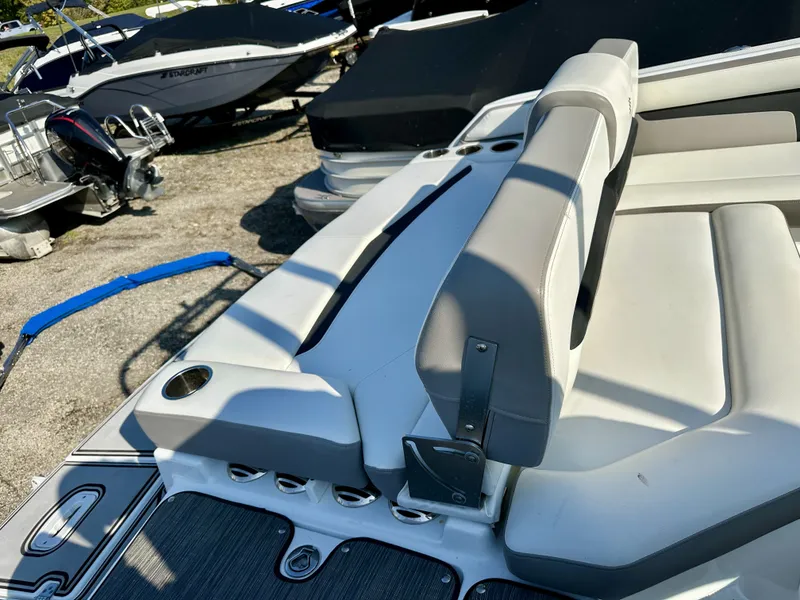 Slide: The Image of Four Winns HD3 2021 - 50