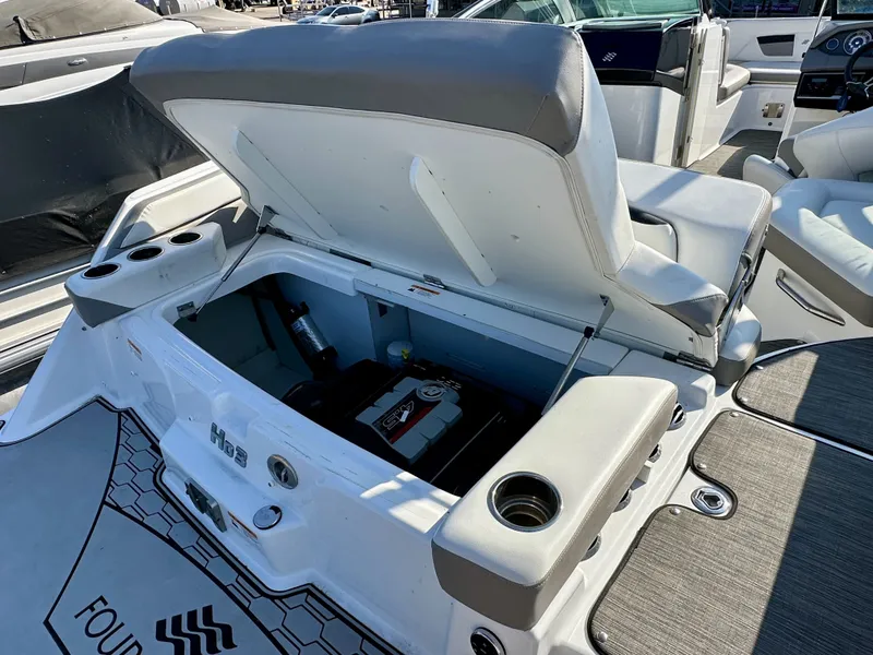 Slide: The Image of Four Winns HD3 2021 - 51