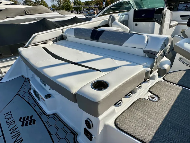 Slide: The Image of Four Winns HD3 2021 - 54