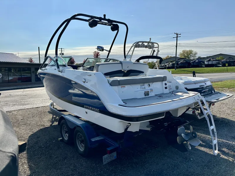 Slide: The Image of Four Winns HD3 2021 - 6