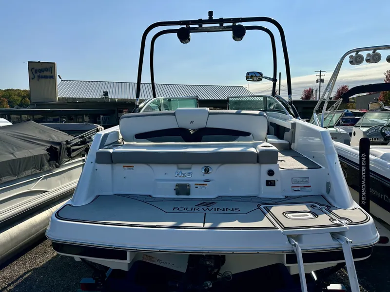 Slide: The Image of Four Winns HD3 2021 - 9