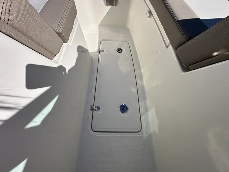 Slide: The Image of Boston Whaler 330 Vantage 2026 - 13