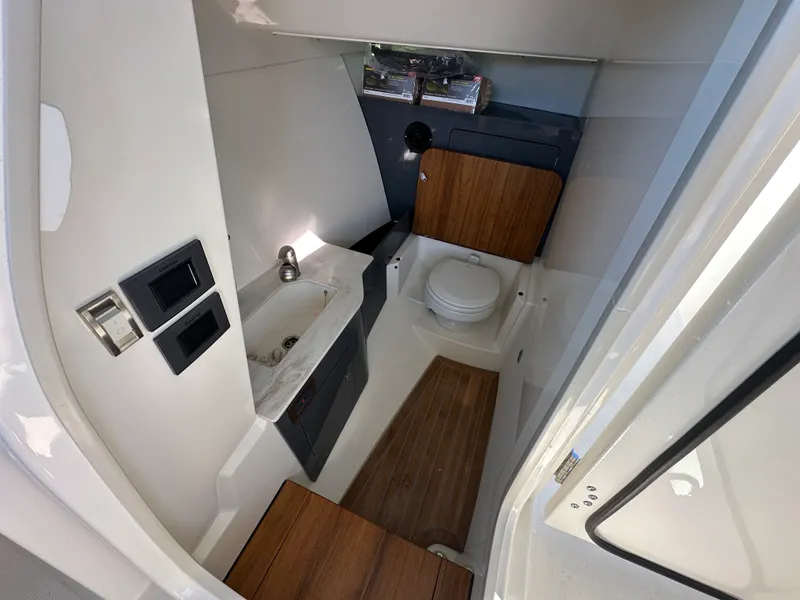 Slide: The Image of Boston Whaler 330 Vantage 2026 - 17