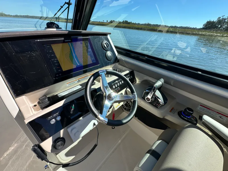 Slide: The Image of Boston Whaler 330 Vantage 2026 - 20