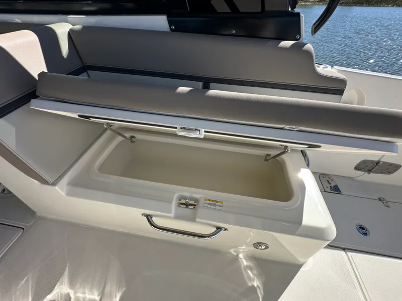 Slide: The Image of Boston Whaler 330 Vantage 2026 - 26