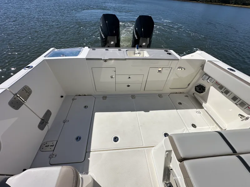 Slide: The Image of Boston Whaler 330 Vantage 2026 - 28