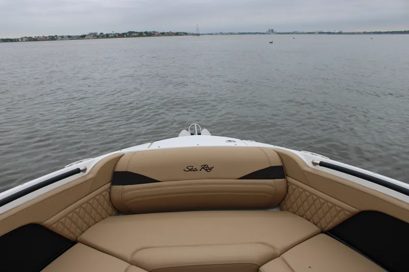 Slide: The Image of Sea Ray SLX 260 2026 - 46