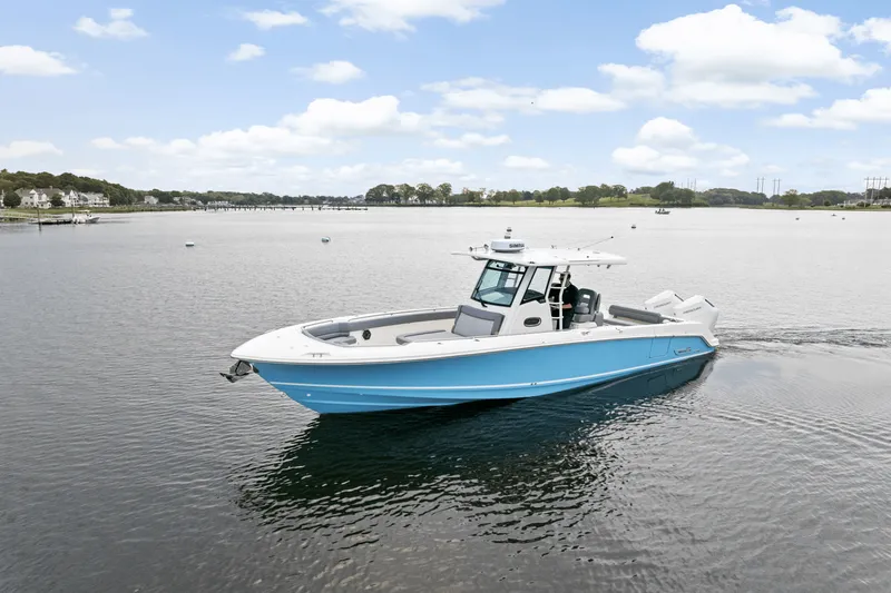 Slide: The Image of Boston Whaler 330 Outrage 2025 - 0