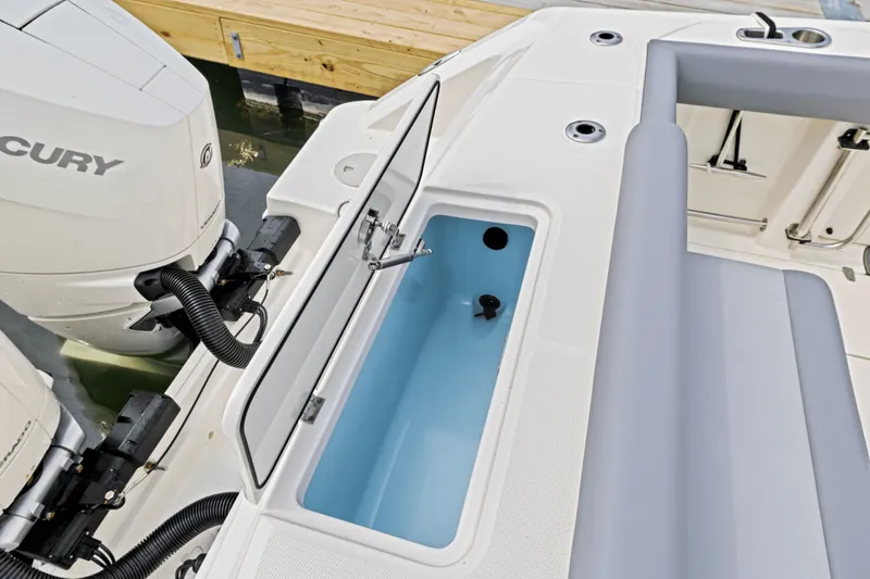 Slide: The Image of Boston Whaler 330 Outrage 2025 - 12