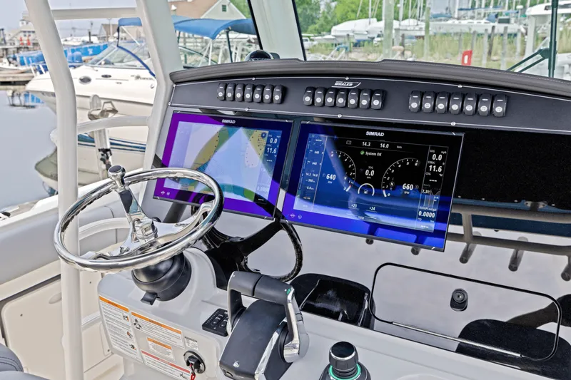 Slide: The Image of Boston Whaler 330 Outrage 2025 - 19