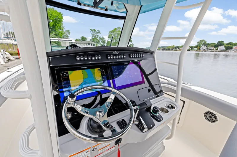 Slide: The Image of Boston Whaler 330 Outrage 2025 - 21