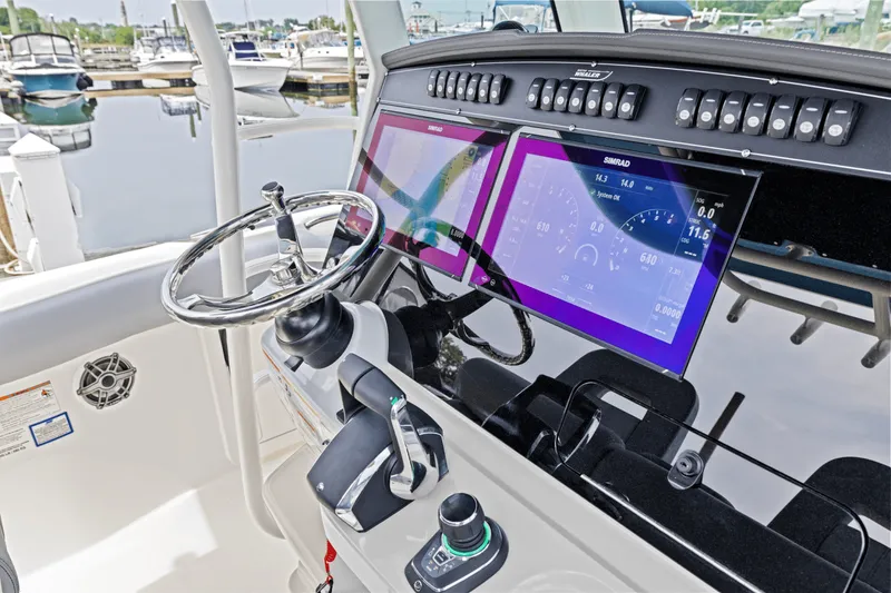 Slide: The Image of Boston Whaler 330 Outrage 2025 - 22