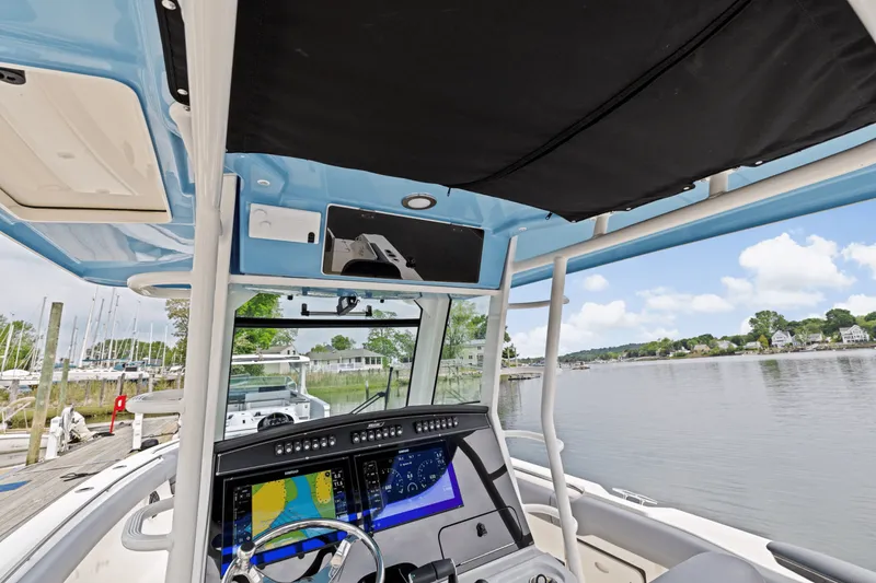 Slide: The Image of Boston Whaler 330 Outrage 2025 - 24