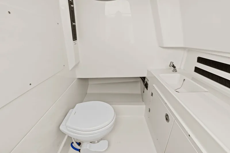 Slide: The Image of Boston Whaler 330 Outrage 2025 - 25