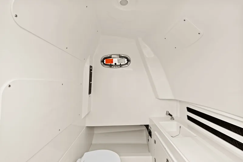 Slide: The Image of Boston Whaler 330 Outrage 2025 - 27