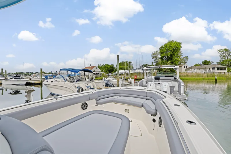 Slide: The Image of Boston Whaler 330 Outrage 2025 - 29