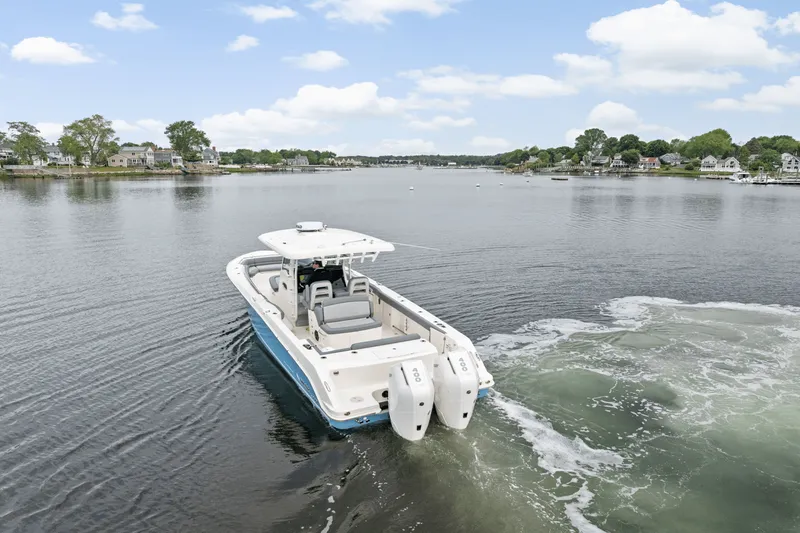 Slide: The Image of Boston Whaler 330 Outrage 2025 - 3