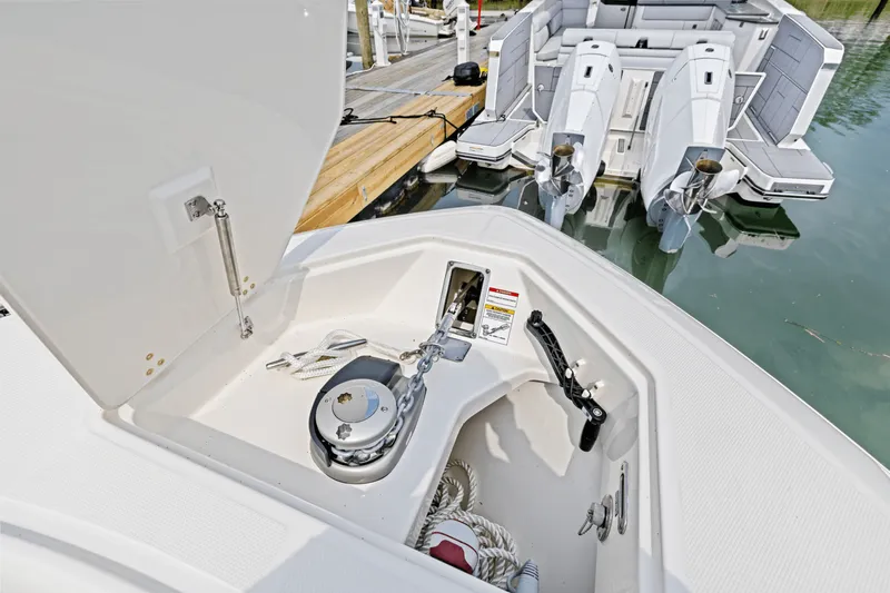 Slide: The Image of Boston Whaler 330 Outrage 2025 - 34