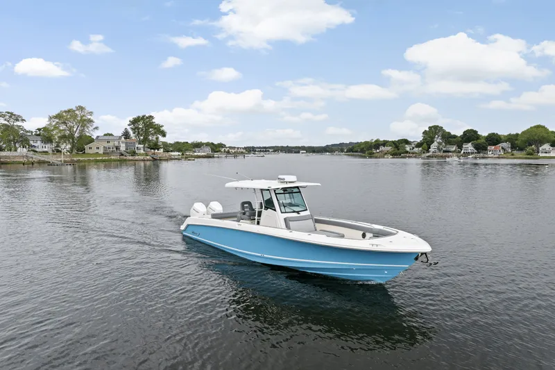 Slide: The Image of Boston Whaler 330 Outrage 2025 - 35