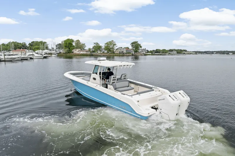 Slide: The Image of Boston Whaler 330 Outrage 2025 - 39