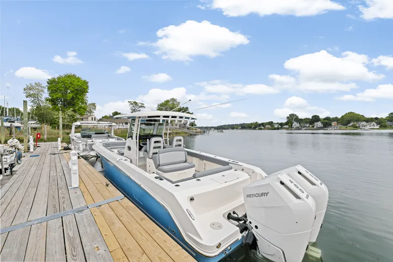 Slide: The Image of Boston Whaler 330 Outrage 2025 - 4