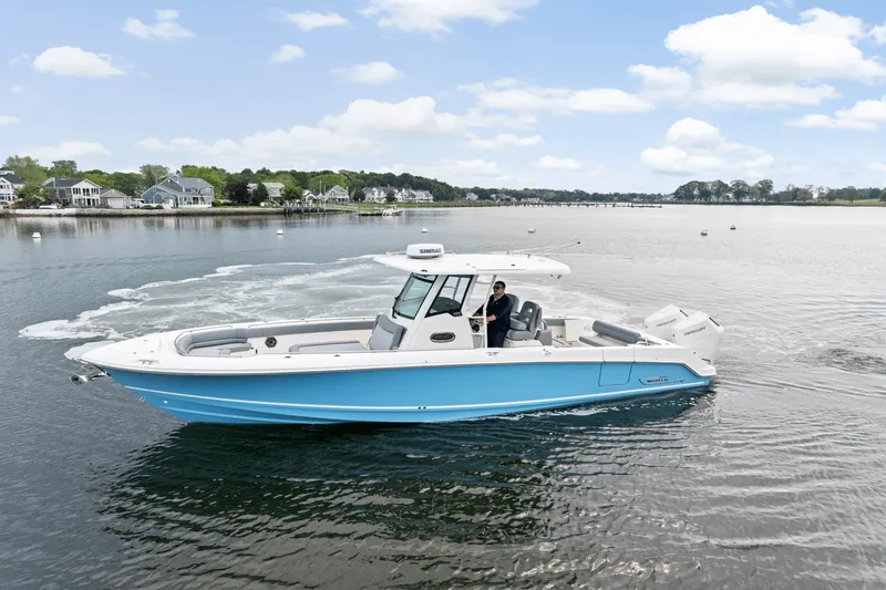 Slide: The Image of Boston Whaler 330 Outrage 2025 - 41