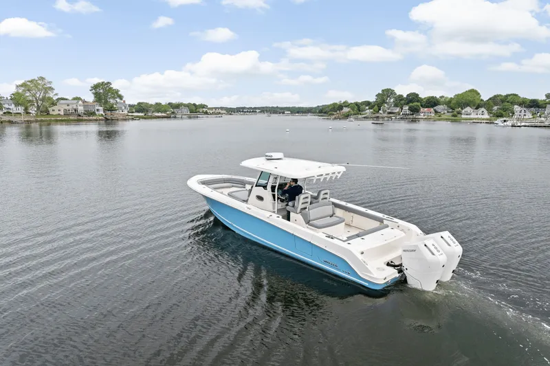 Slide: The Image of Boston Whaler 330 Outrage 2025 - 42