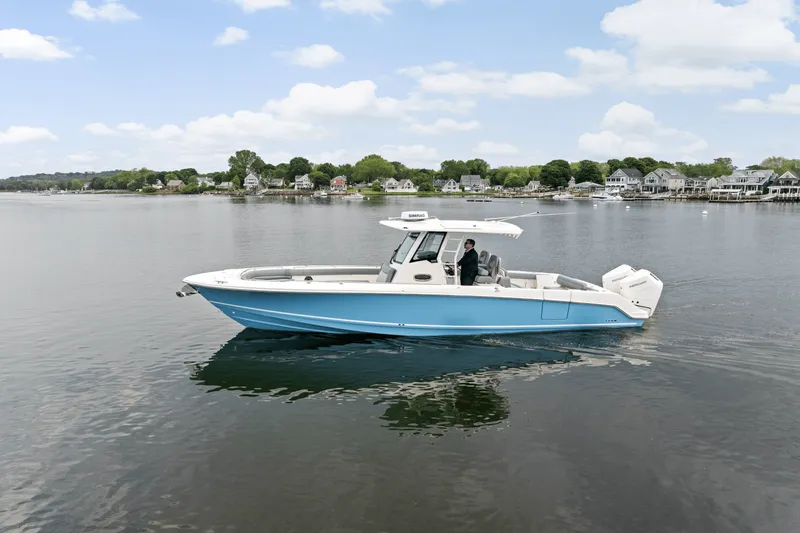 Slide: The Image of Boston Whaler 330 Outrage 2025 - 45