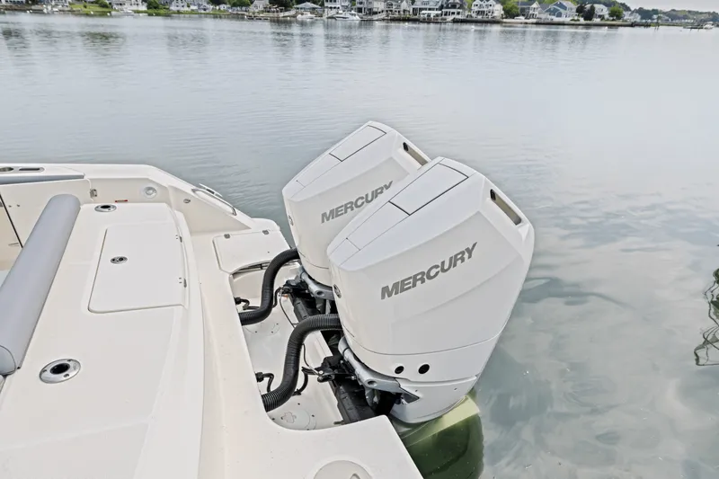 Slide: The Image of Boston Whaler 330 Outrage 2025 - 7