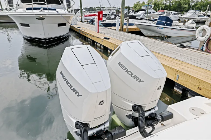 Slide: The Image of Boston Whaler 330 Outrage 2025 - 8